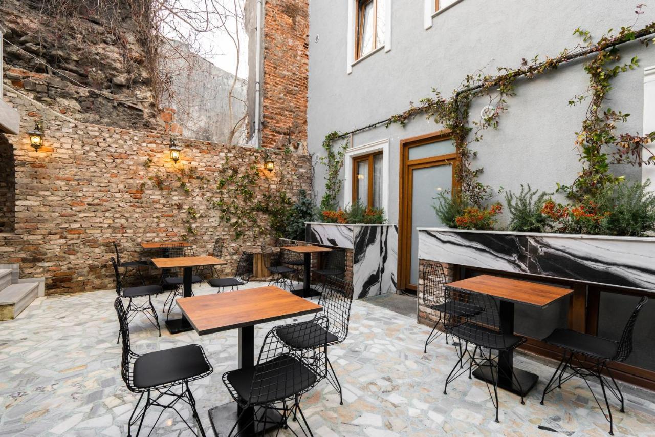 Castillo Rojo Hotel Istanbul Exterior photo